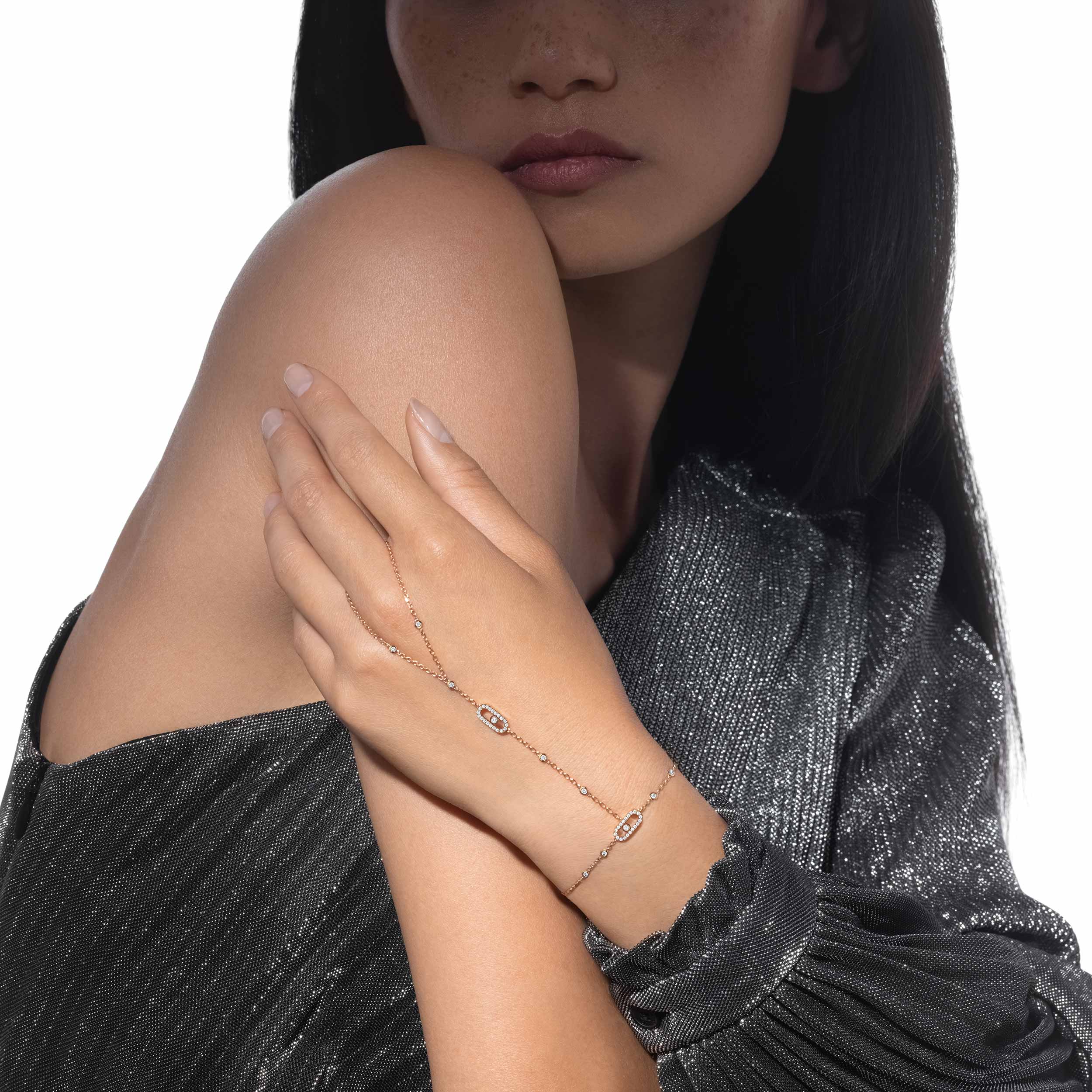 messika_-_outfit_1_1_-_bracelet_de_main_move_uno_pav_12021_pg.jpg